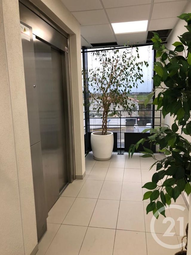 commerce à louer - 18.5 m2 - ST BRES - 34 - LANGUEDOC-ROUSSILLON - Century 21 Vicarello