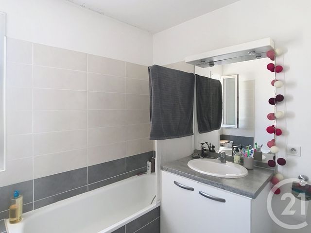 Appartement F2 à vendre - 2 pièces - 45.7 m2 - JUVIGNAC - 34 - LANGUEDOC-ROUSSILLON - Century 21 Vicarello