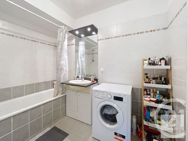 Afficher la photo en grand Appartement F3 à vendre - 3 pièces - 59.5 m2 - LE CRES - 34 - LANGUEDOC-ROUSSILLON - Century 21 Vicarello