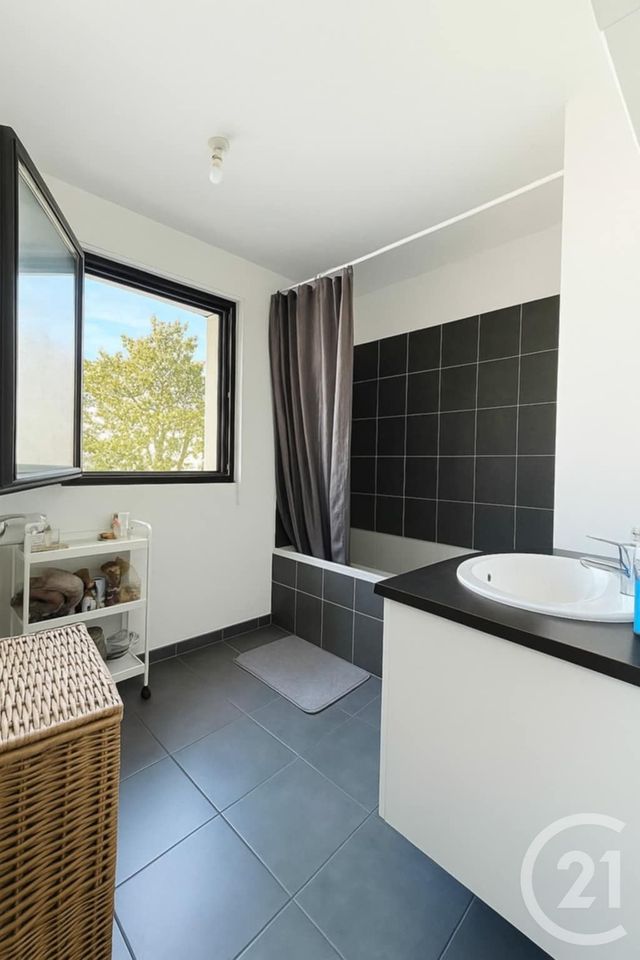 Appartement T3 à vendre - 3 pièces - 64.0 m2 - CASTELNAU LE LEZ - 34 - LANGUEDOC-ROUSSILLON - Century 21 Vicarello