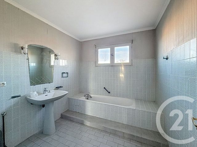 maison à vendre - 8 pièces - 180.0 m2 - JUVIGNAC - 34 - LANGUEDOC-ROUSSILLON - Century 21 Vicarello