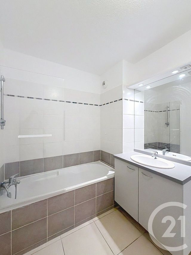 Appartement F3 à louer - 3 pièces - 66.97 m2 - CASTELNAU LE LEZ - 34 - LANGUEDOC-ROUSSILLON - Century 21 Vicarello