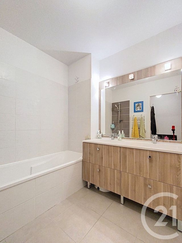 Appartement T3 à vendre - 3 pièces - 62.28 m2 - PRADES LE LEZ - 34 - LANGUEDOC-ROUSSILLON - Century 21 Vicarello