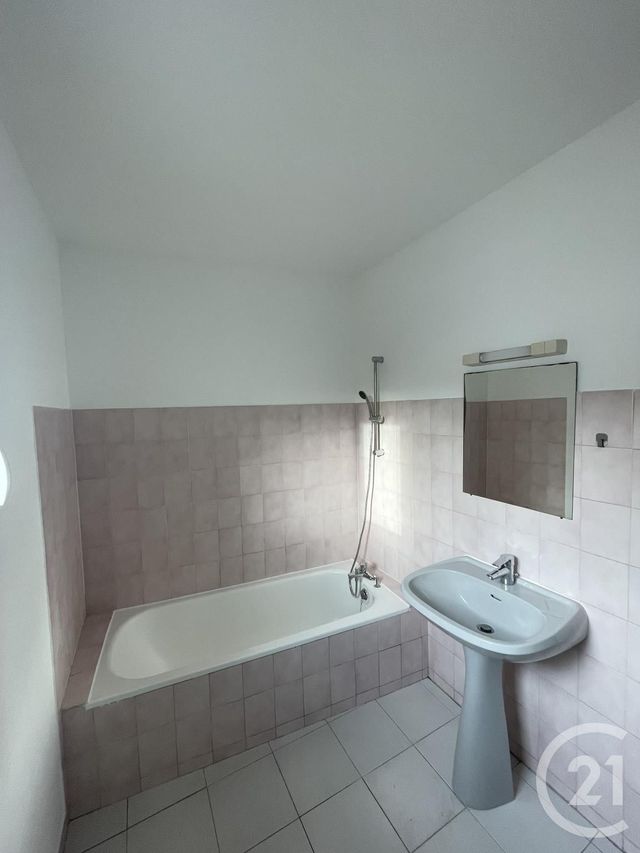 Appartement F2 à louer - 2 pièces - 36.4 m2 - BAILLARGUES - 34 - LANGUEDOC-ROUSSILLON - Century 21 Vicarello