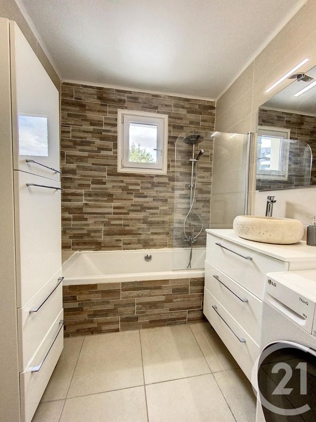 Appartement F3 à louer - 3 pièces - 69.98 m2 - CASTELNAU LE LEZ - 34 - LANGUEDOC-ROUSSILLON - Century 21 Vicarello