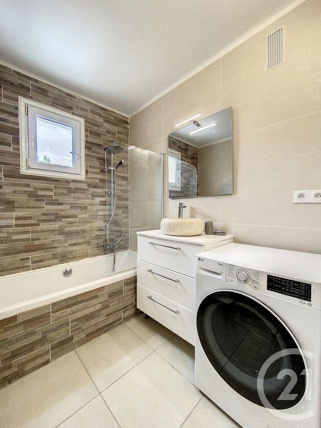 Appartement F3 à louer - 3 pièces - 69.98 m2 - CASTELNAU LE LEZ - 34 - LANGUEDOC-ROUSSILLON - Century 21 Vicarello