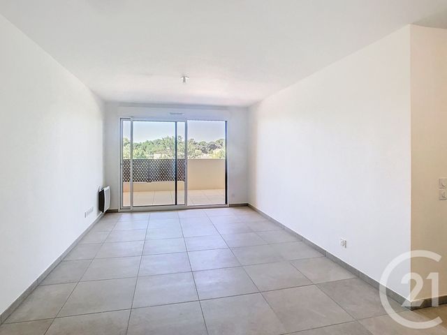 Appartement F3 à louer - 3 pièces - 57.63 m2 - CASTRIES - 34 - LANGUEDOC-ROUSSILLON - Century 21 Vicarello