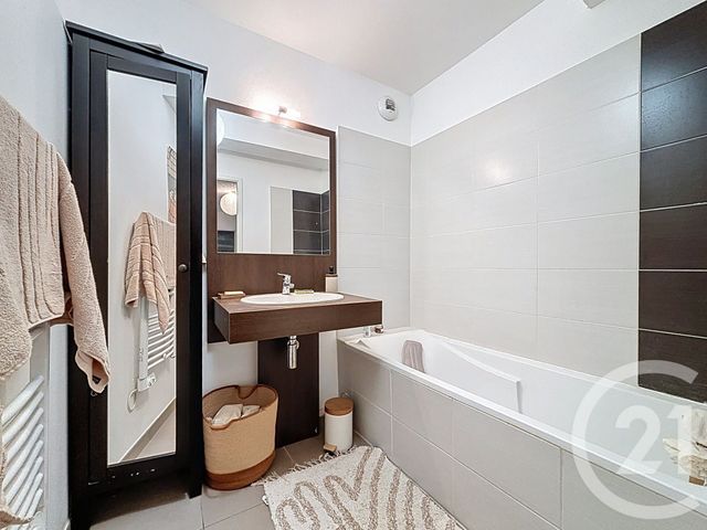 Appartement F3 à louer - 3 pièces - 66.62 m2 - CASTELNAU LE LEZ - 34 - LANGUEDOC-ROUSSILLON - Century 21 Vicarello