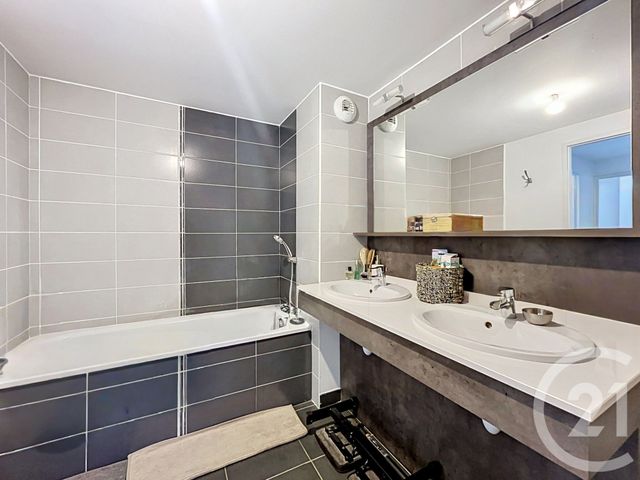 Appartement F3 à vendre - 3 pièces - 69.31 m2 - CASTELNAU LE LEZ - 34 - LANGUEDOC-ROUSSILLON - Century 21 Vicarello