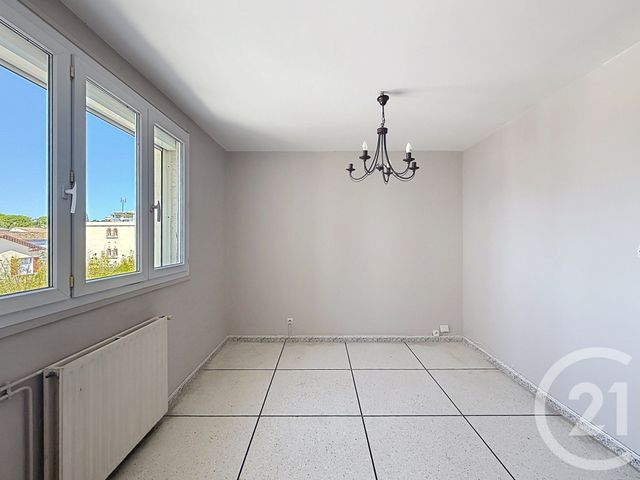 Appartement F3 à louer - 3 pièces - 76.96 m2 - CASTELNAU LE LEZ - 34 - LANGUEDOC-ROUSSILLON - Century 21 Vicarello