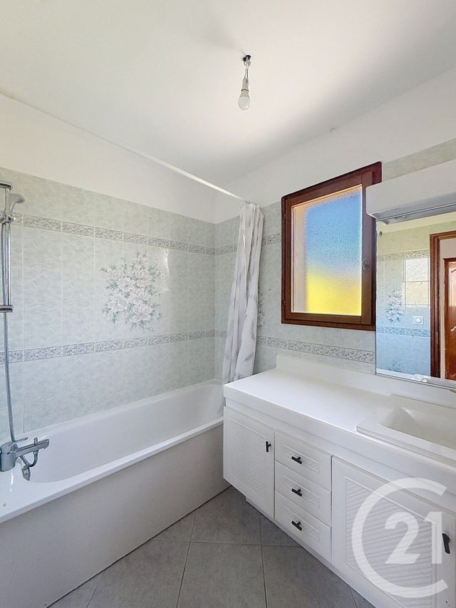 Appartement F4 à louer - 4 pièces - 76.53 m2 - ST GELY DU FESC - 34 - LANGUEDOC-ROUSSILLON - Century 21 Vicarello