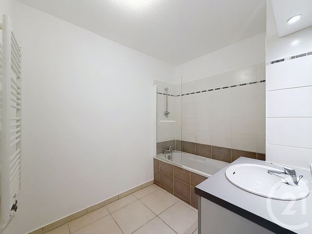 Appartement F3 à louer - 3 pièces - 66.97 m2 - CASTELNAU LE LEZ - 34 - LANGUEDOC-ROUSSILLON - Century 21 Vicarello
