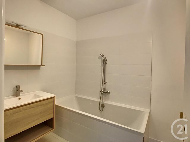 Appartement F4 à louer - 4 pièces - 87.1 m2 - CASTELNAU LE LEZ - 34 - LANGUEDOC-ROUSSILLON - Century 21 Vicarello