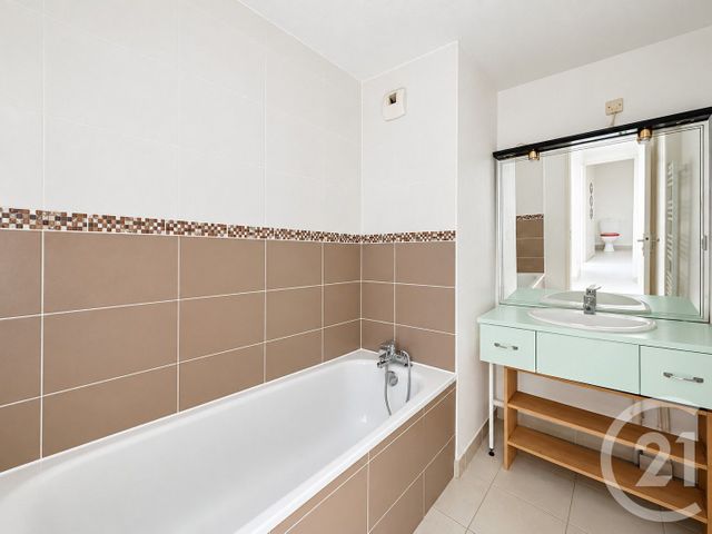 Appartement F3 à vendre - 3 pièces - 74.33 m2 - CASTELNAU LE LEZ - 34 - LANGUEDOC-ROUSSILLON - Century 21 Vicarello