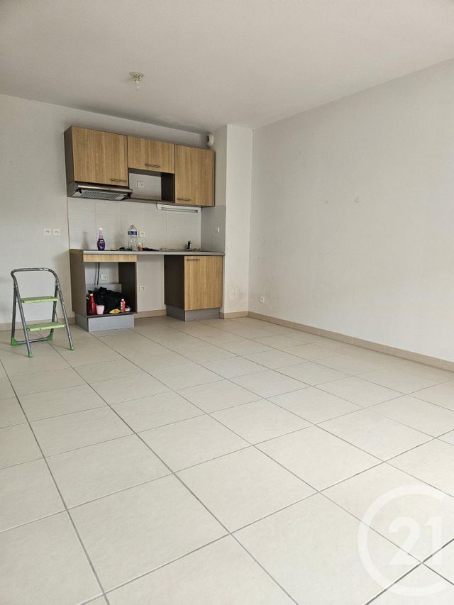 Appartement F2 à louer - 2 pièces - 42.41 m2 - FABREGUES - 34 - LANGUEDOC-ROUSSILLON - Century 21 Vicarello
