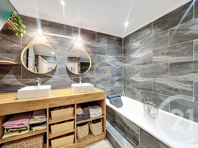 Appartement F4 à vendre - 4 pièces - 95.04 m2 - ST GELY DU FESC - 34 - LANGUEDOC-ROUSSILLON - Century 21 Vicarello
