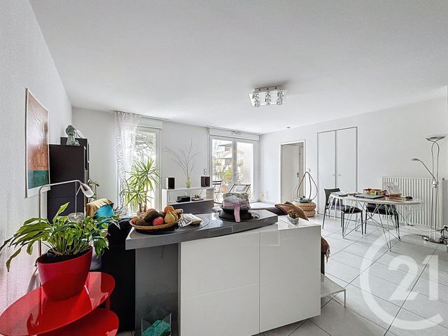 Appartement à vendre - 3 pièces - 70.68 m2 - JUVIGNAC - 34 - LANGUEDOC-ROUSSILLON - Century 21 Vicarello